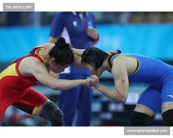 全运会摔跤赛场上的老将风采：32岁周倩带伤完赛记